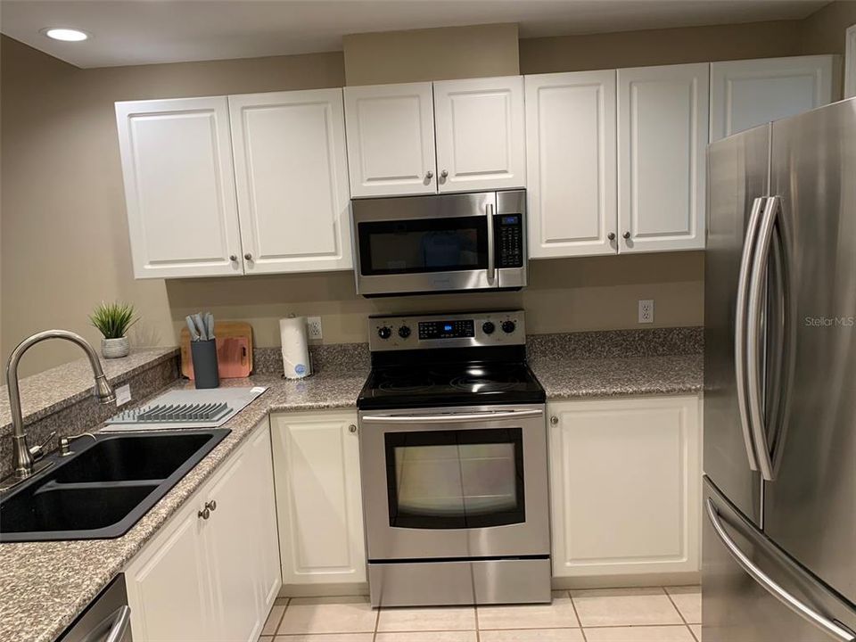 For Rent: $4,000 (2 beds, 2 baths, 1215 Square Feet)