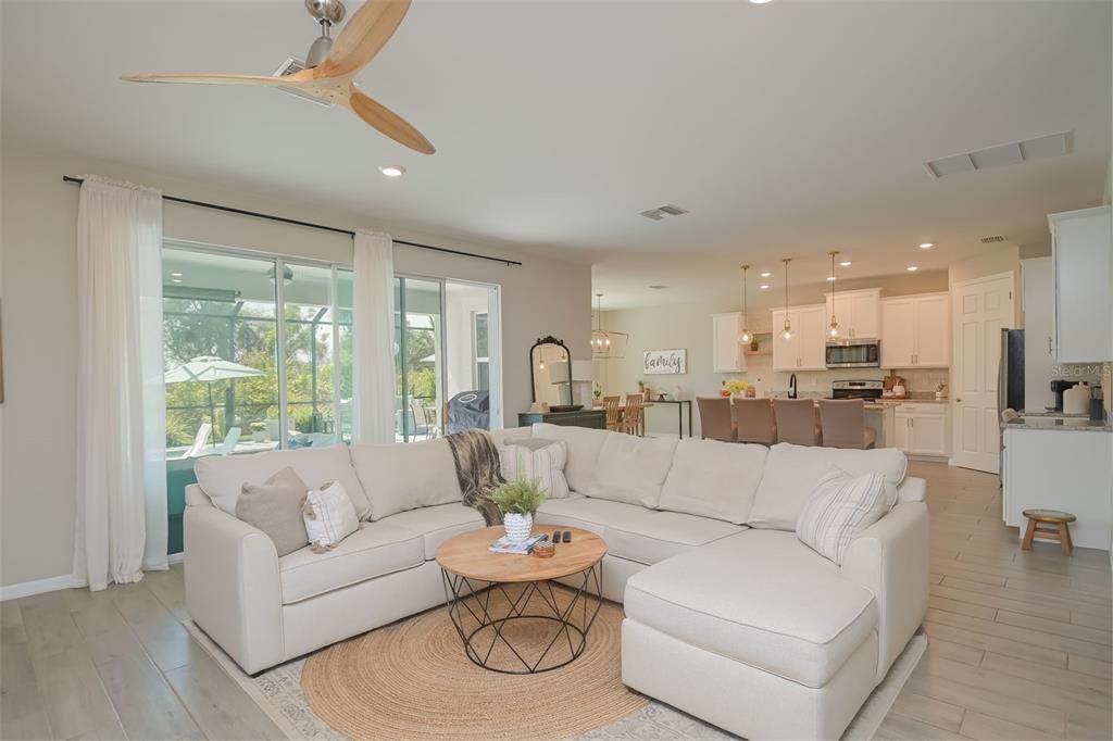 For Sale: $599,900 (4 beds, 2 baths, 2196 Square Feet)