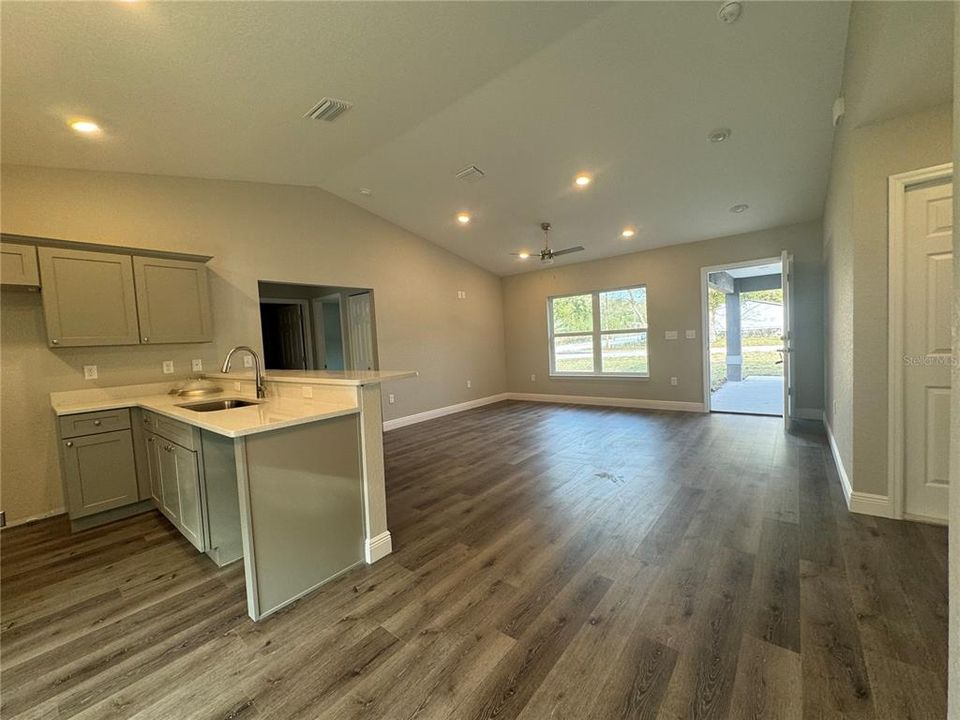 For Sale: $252,500 (3 beds, 2 baths, 1334 Square Feet)
