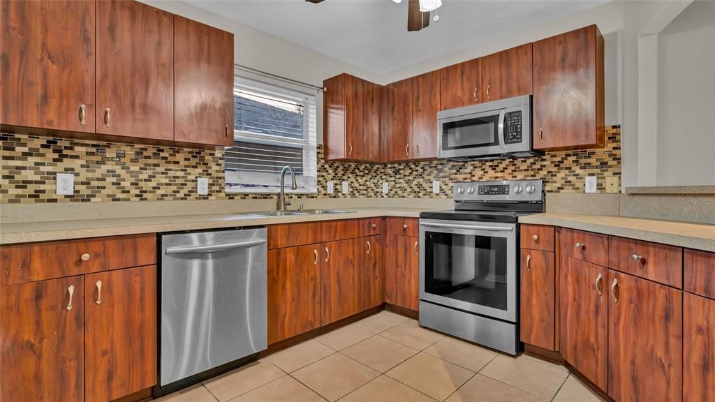 For Rent: $2,145 (3 beds, 2 baths, 1444 Square Feet)