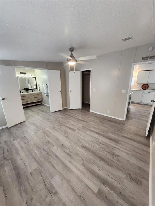 For Sale: $289,900 (3 beds, 2 baths, 1296 Square Feet)