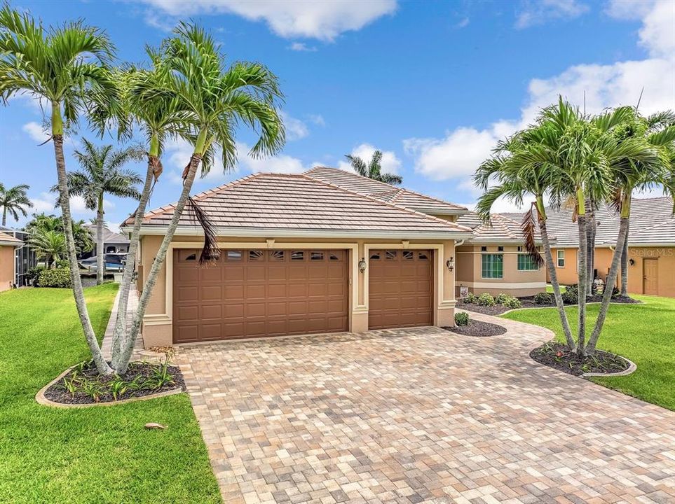 Recently Sold: $2,100,000 (3 beds, 3 baths, 3046 Square Feet)