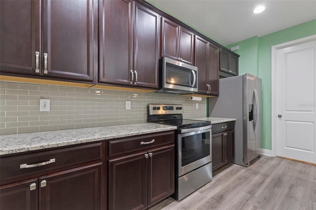 For Sale: $489,000 (3 beds, 2 baths, 2293 Square Feet)