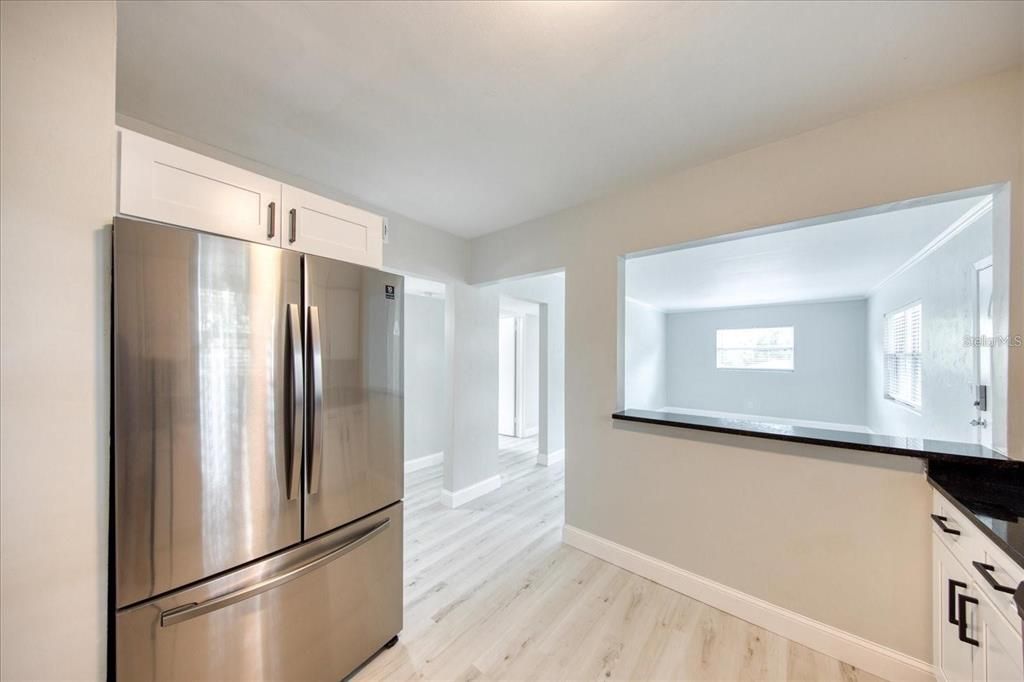 Active With Contract: $1,895 (3 beds, 1 baths, 949 Square Feet)