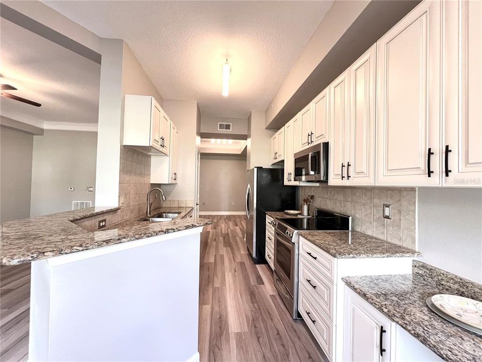 For Sale: $389,900 (1 beds, 1 baths, 1135 Square Feet)