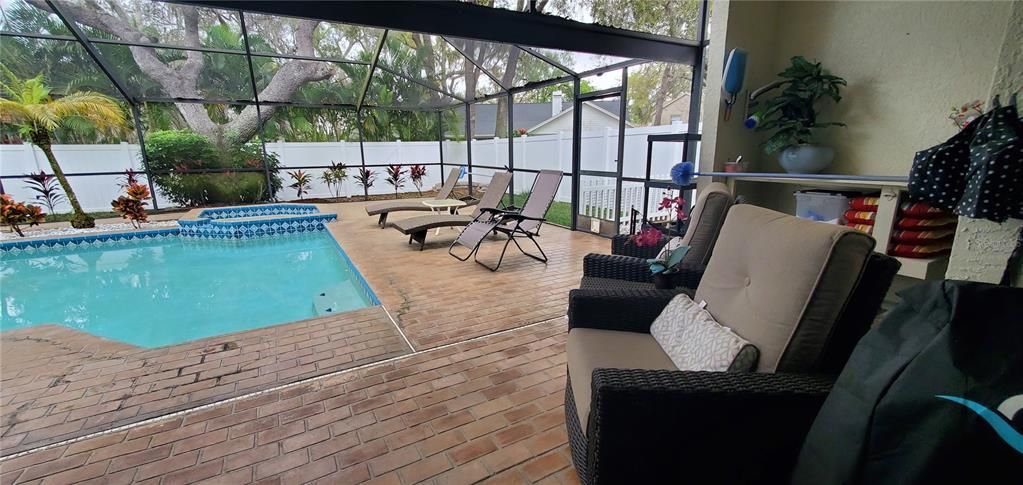 Active With Contract: $650,000 (4 beds, 3 baths, 2982 Square Feet)