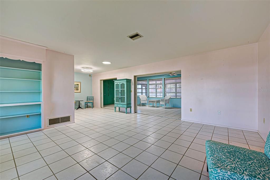 Recently Sold: $700,000 (2 beds, 2 baths, 1359 Square Feet)