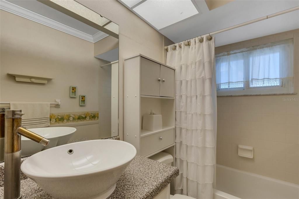 Hallway bathroom tub/shower combo