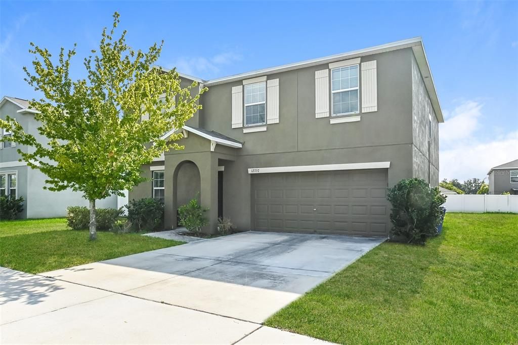 Active With Contract: $409,900 (4 beds, 2 baths, 2614 Square Feet)