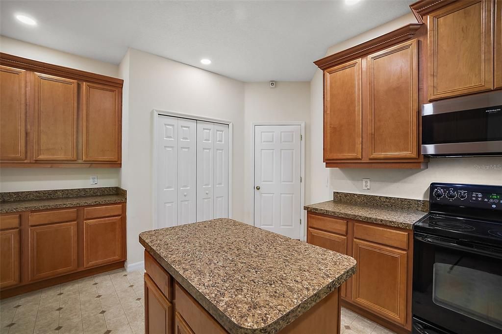 Active With Contract: $439,000 (4 beds, 3 baths, 2824 Square Feet)
