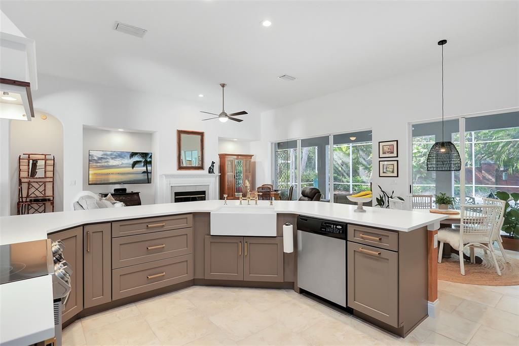 Active With Contract: $635,000 (4 beds, 2 baths, 2414 Square Feet)