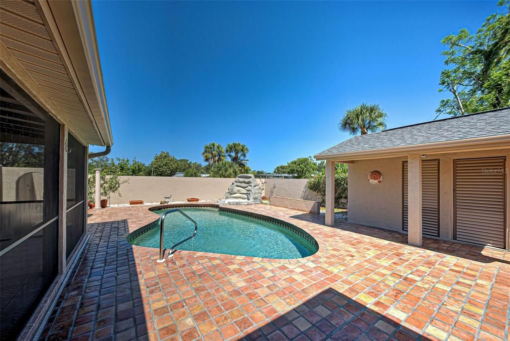 For Sale: $499,900 (3 beds, 3 baths, 2047 Square Feet)