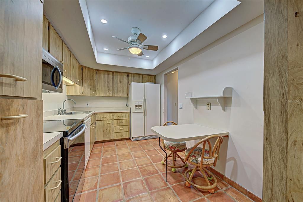 For Sale: $525,000 (3 beds, 3 baths, 2047 Square Feet)