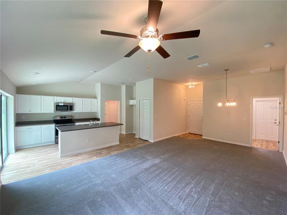 For Rent: $1,875 (4 beds, 2 baths, 1716 Square Feet)