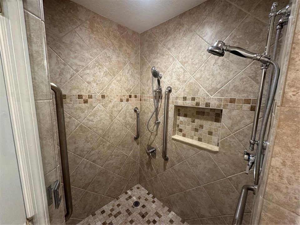 最近租的: $2,250 (3 贝兹, 2 浴室, 1287 平方英尺)