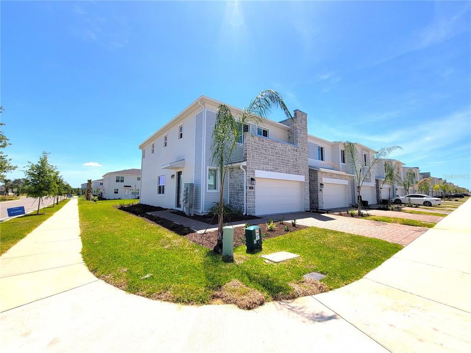 Active With Contract: $2,400 (3 beds, 2 baths, 1864 Square Feet)