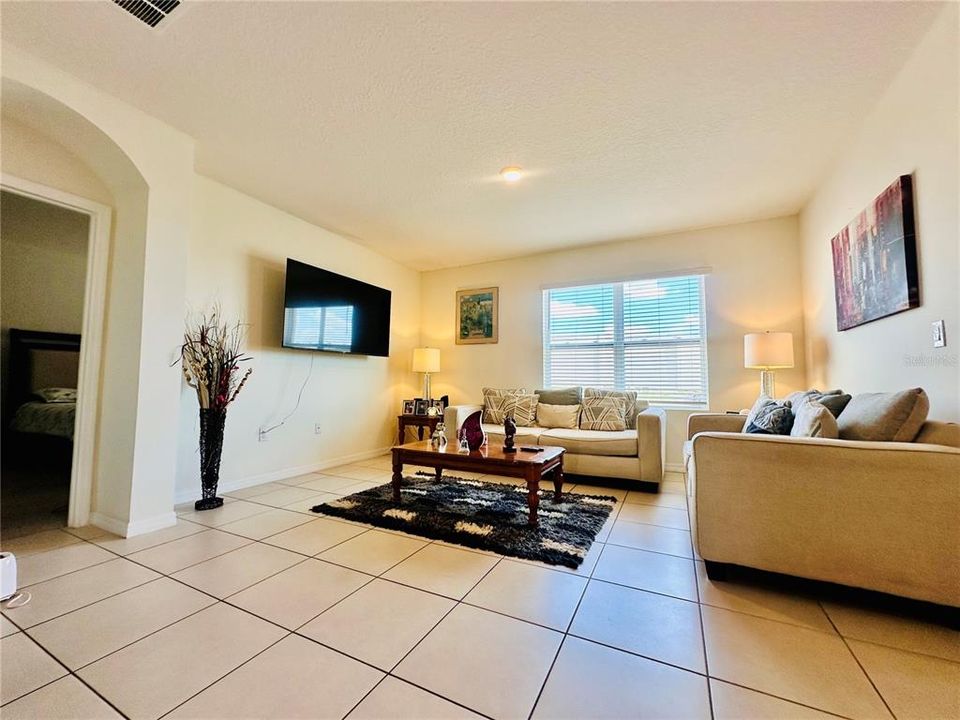 Active With Contract: $2,300 (4 beds, 2 baths, 1867 Square Feet)