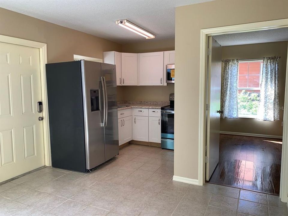 For Rent: $1,050 (1 beds, 1 baths, 500 Square Feet)