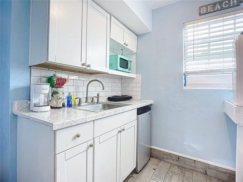 For Sale: $159,000 (1 beds, 1 baths, 322 Square Feet)