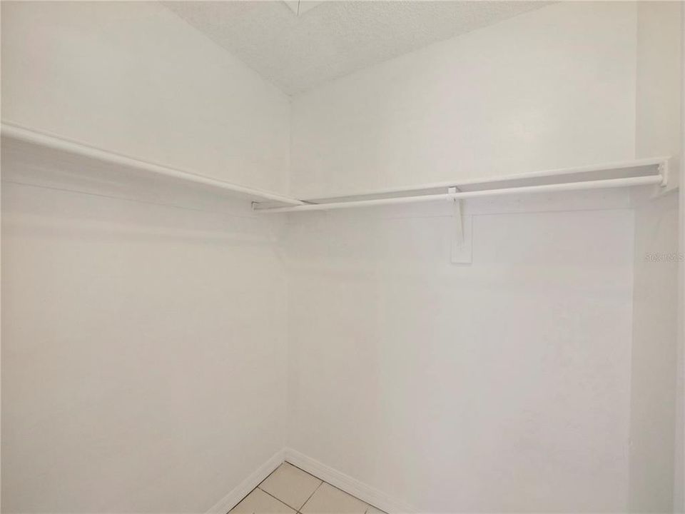 For Sale: $275,000 (2 beds, 2 baths, 995 Square Feet)