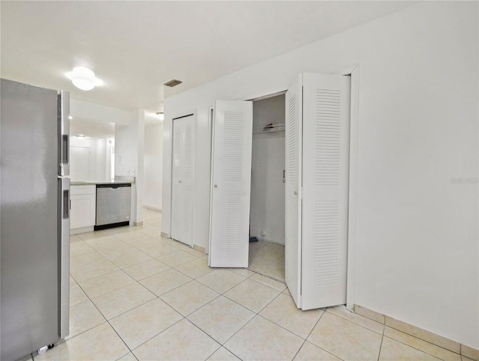 For Sale: $275,000 (2 beds, 2 baths, 995 Square Feet)