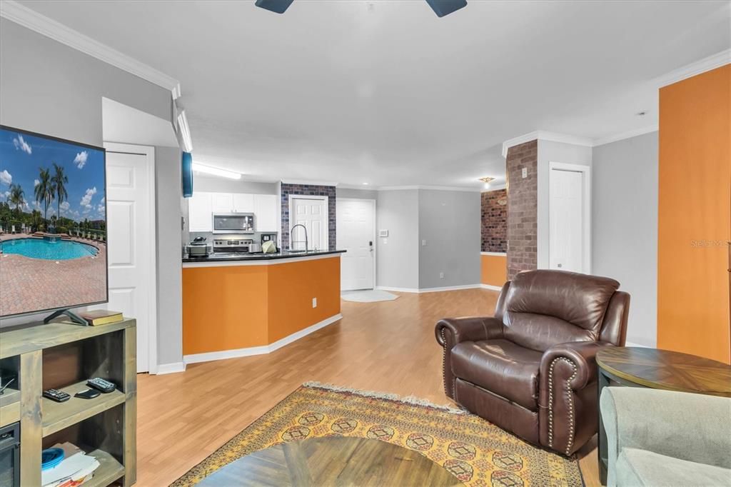 For Sale: $310,000 (3 beds, 2 baths, 1297 Square Feet)