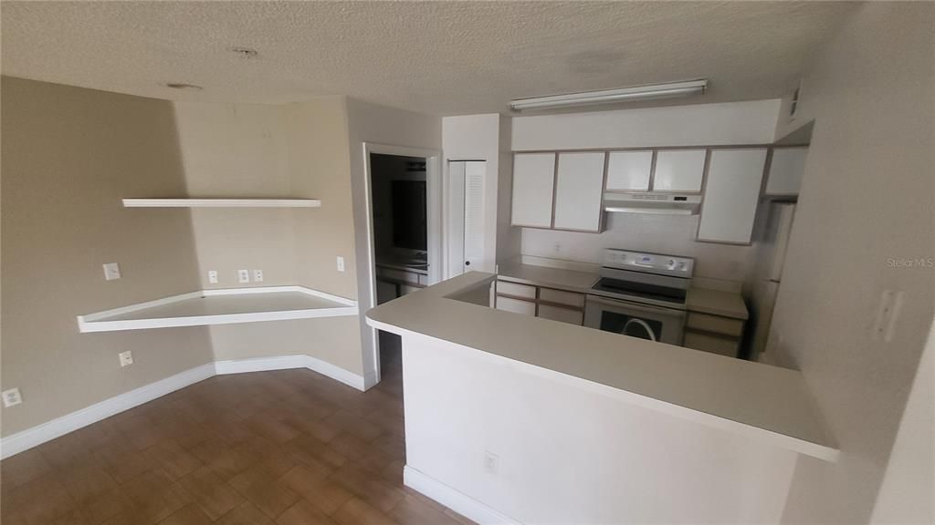 Recently Rented: $1,450 (1 beds, 1 baths, 762 Square Feet)
