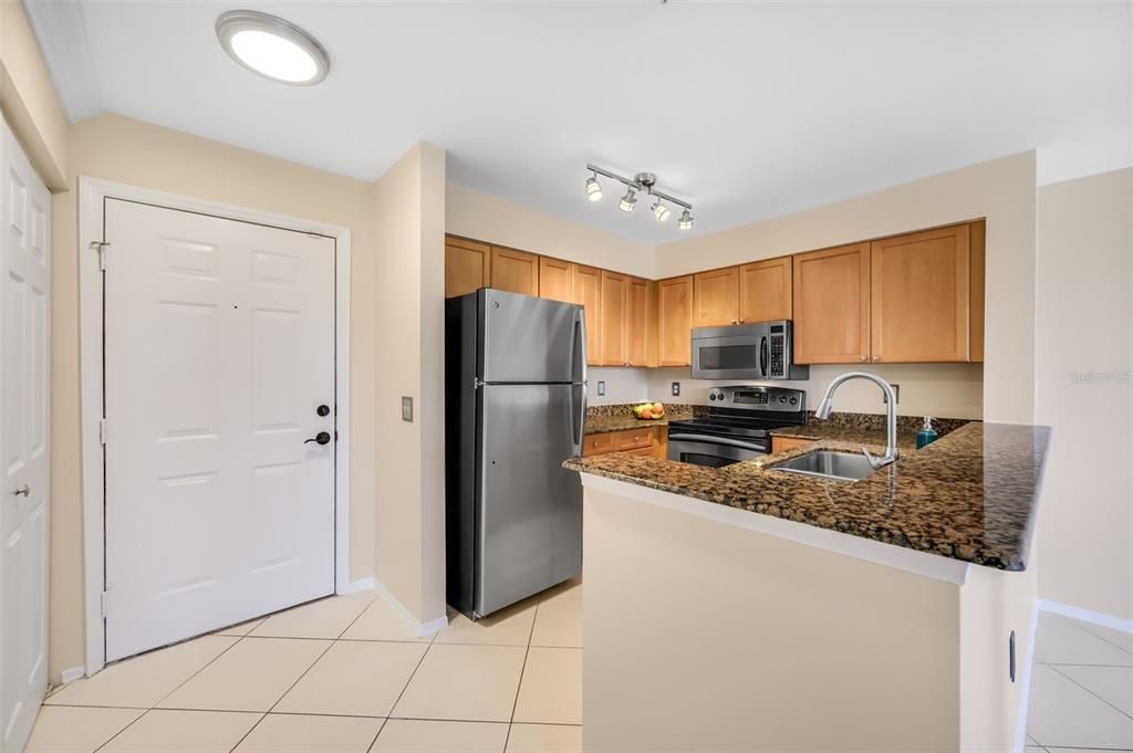 For Sale: $205,000 (1 beds, 1 baths, 721 Square Feet)