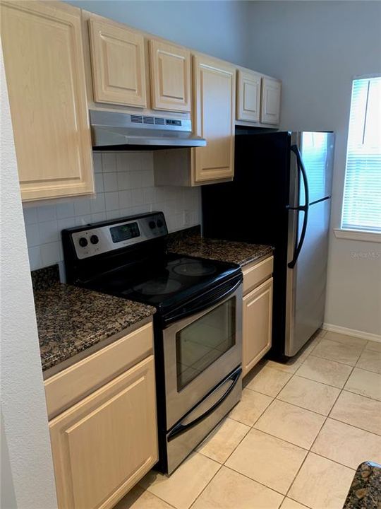 Active With Contract: $179,900 (1 beds, 1 baths, 948 Square Feet)
