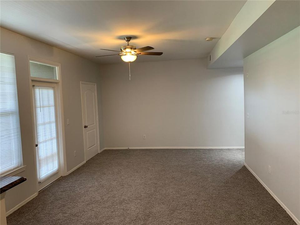 Active With Contract: $179,900 (1 beds, 1 baths, 948 Square Feet)