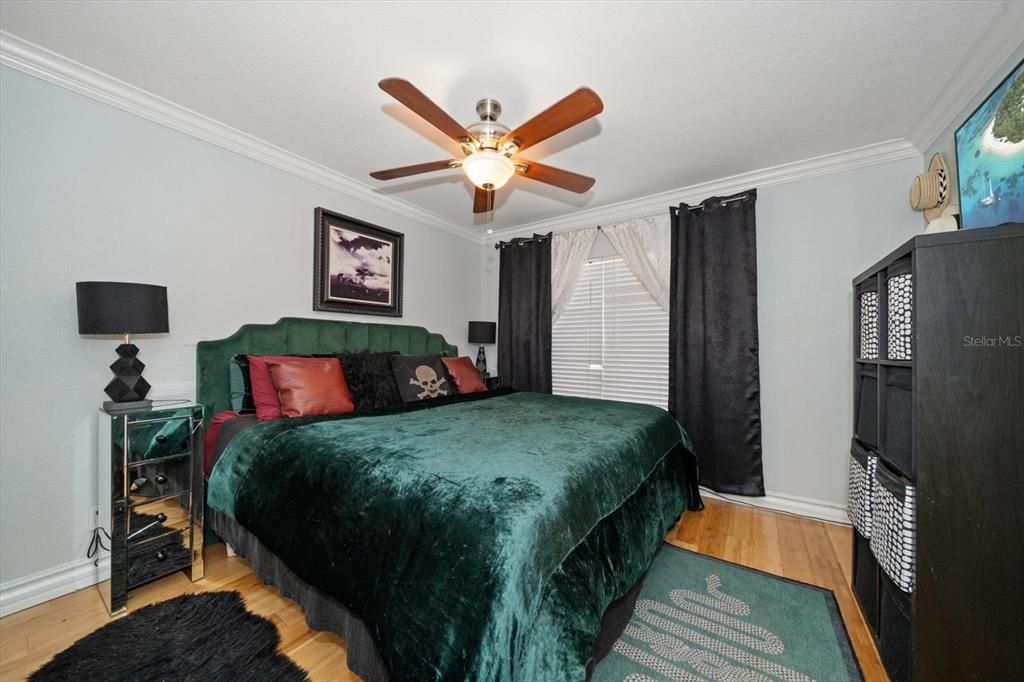 For Sale: $475,000 (2 beds, 2 baths, 956 Square Feet)