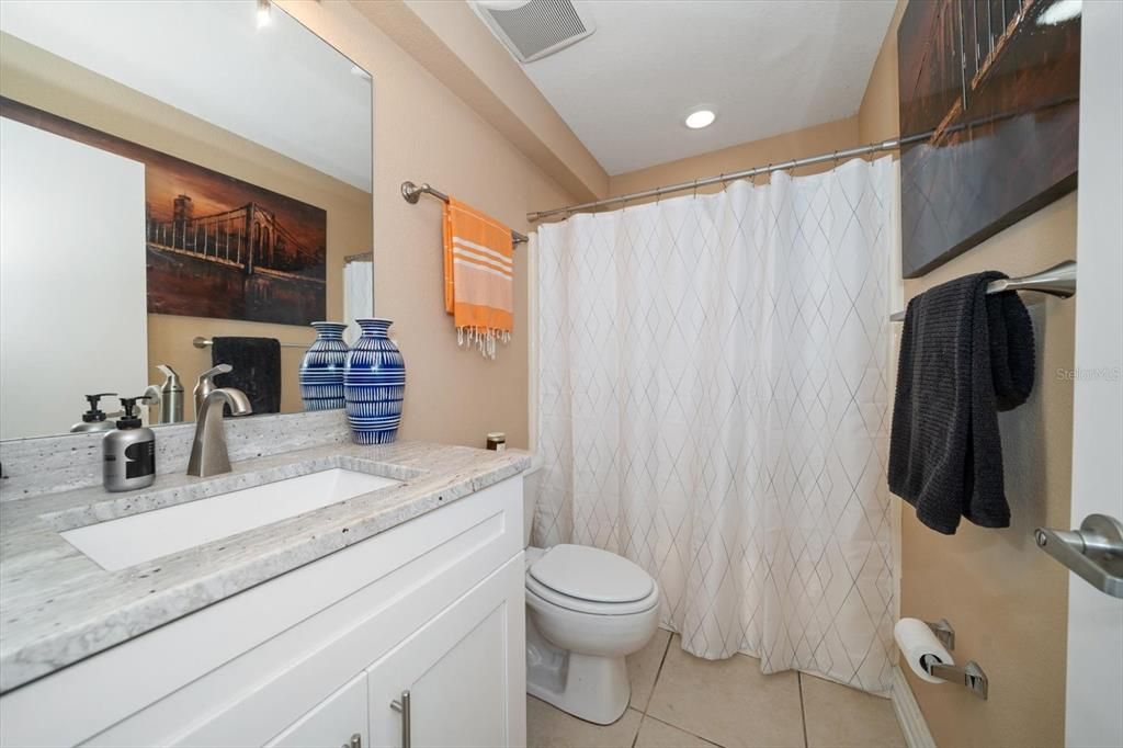 For Sale: $460,000 (2 beds, 2 baths, 956 Square Feet)