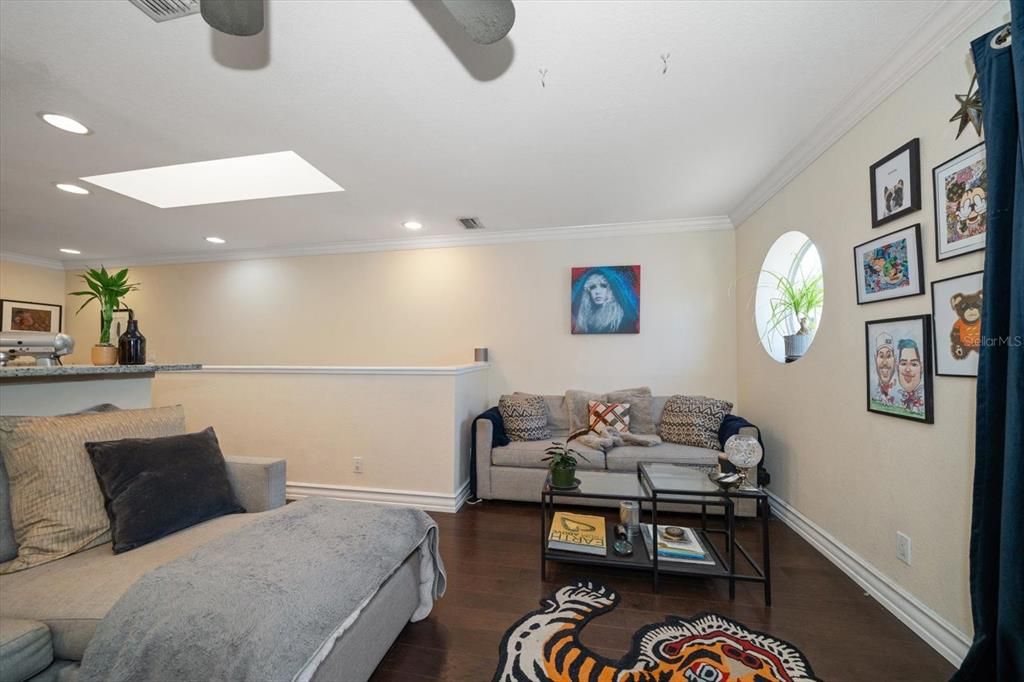 For Sale: $475,000 (2 beds, 2 baths, 956 Square Feet)