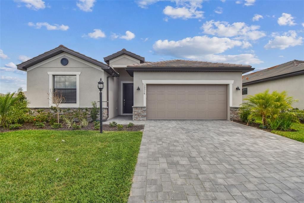 Active With Contract: $4,000 (4 beds, 3 baths, 2032 Square Feet)