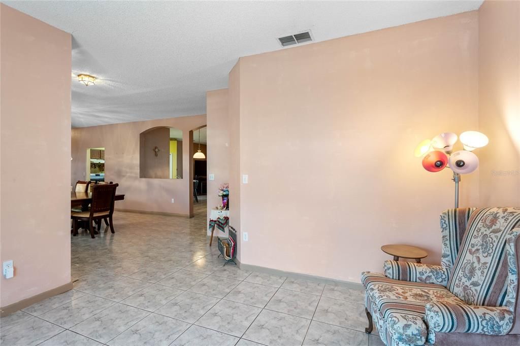For Sale: $355,000 (4 beds, 2 baths, 1981 Square Feet)