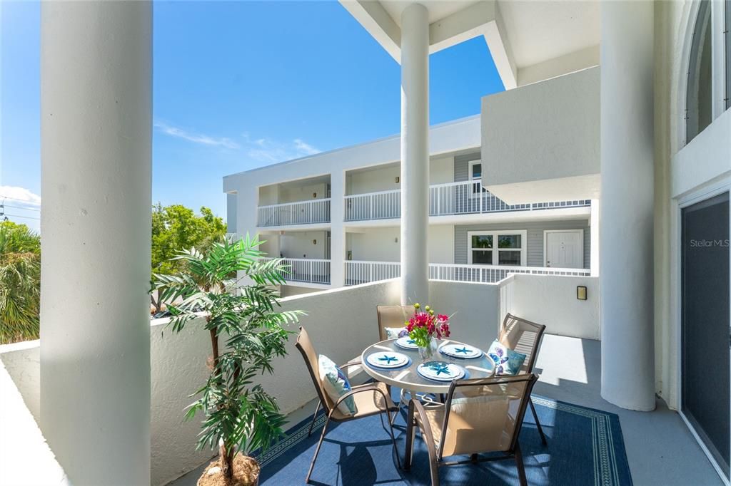 Active With Contract: $899,000 (3 beds, 3 baths, 2059 Square Feet)