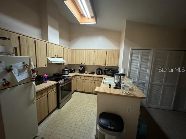 For Sale: $245,000 (2 beds, 2 baths, 1300 Square Feet)