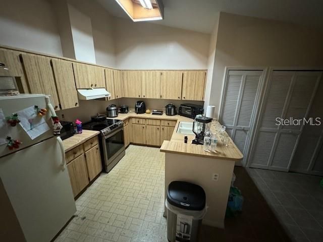For Sale: $245,000 (2 beds, 2 baths, 1300 Square Feet)
