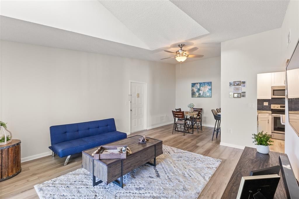For Sale: $242,000 (2 beds, 2 baths, 1060 Square Feet)