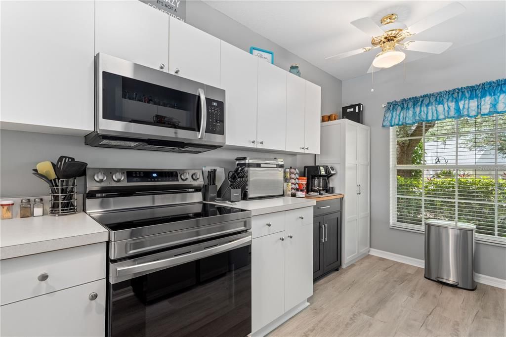 For Sale: $239,000 (2 beds, 2 baths, 936 Square Feet)