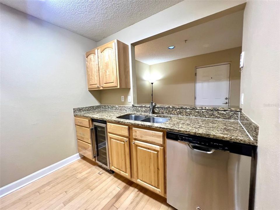 For Sale: $205,000 (3 beds, 2 baths, 993 Square Feet)