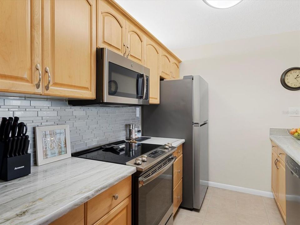 For Sale: $650,000 (2 beds, 2 baths, 1186 Square Feet)