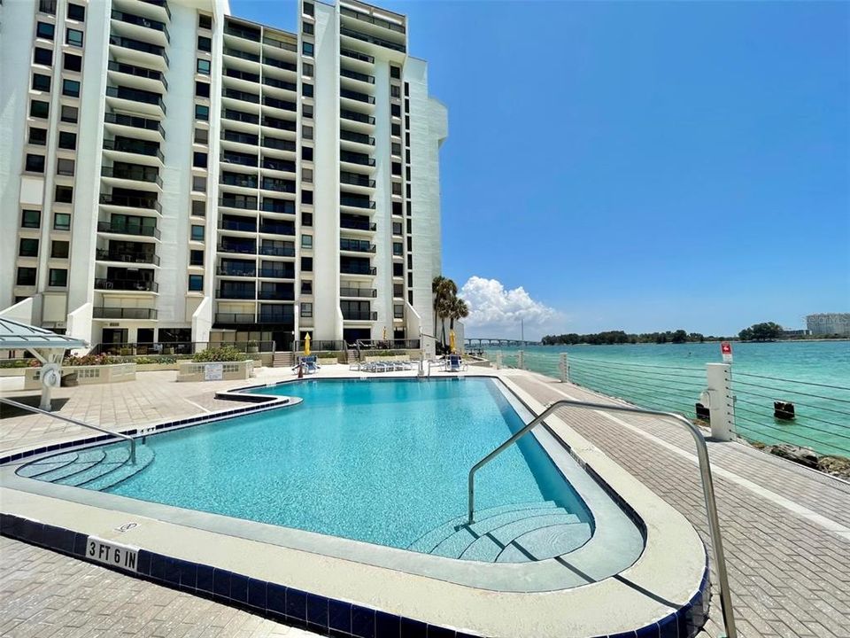 For Sale: $650,000 (2 beds, 2 baths, 1186 Square Feet)