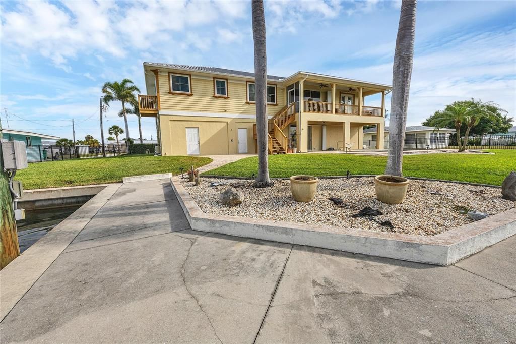 For Sale: $1,650,000 (3 beds, 2 baths, 2291 Square Feet)