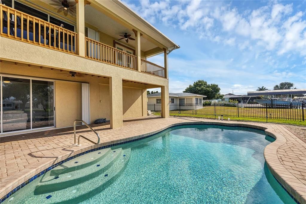 For Sale: $1,899,000 (3 beds, 2 baths, 2291 Square Feet)