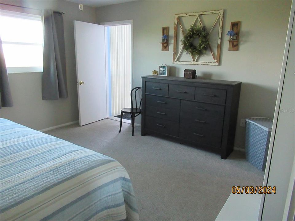 For Sale: $239,900 (2 beds, 2 baths, 1008 Square Feet)