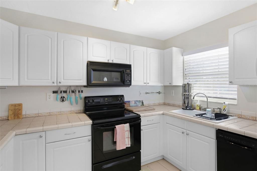 Recently Sold: $420,000 (2 beds, 1 baths, 900 Square Feet)