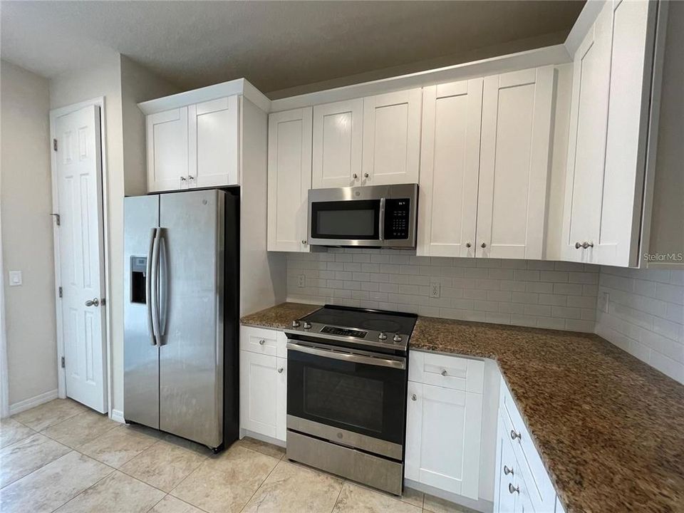 Active With Contract: $3,250 (3 beds, 2 baths, 1600 Square Feet)