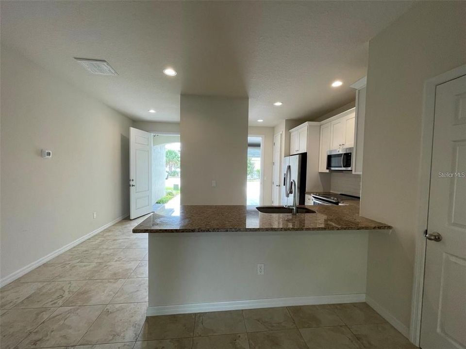 Active With Contract: $3,250 (3 beds, 2 baths, 1600 Square Feet)