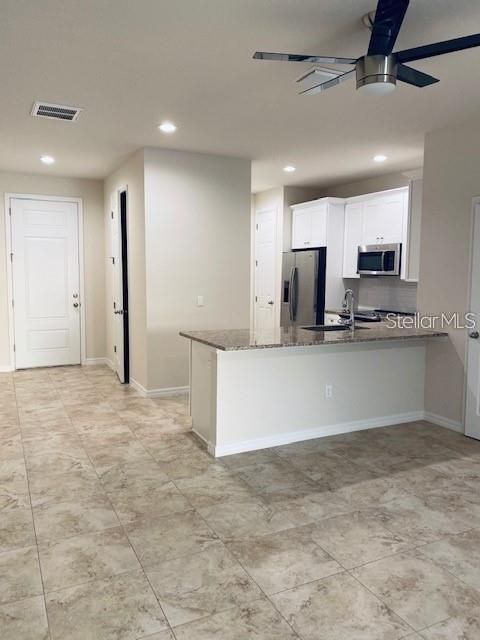 Recently Rented: $3,250 (3 beds, 2 baths, 1600 Square Feet)
